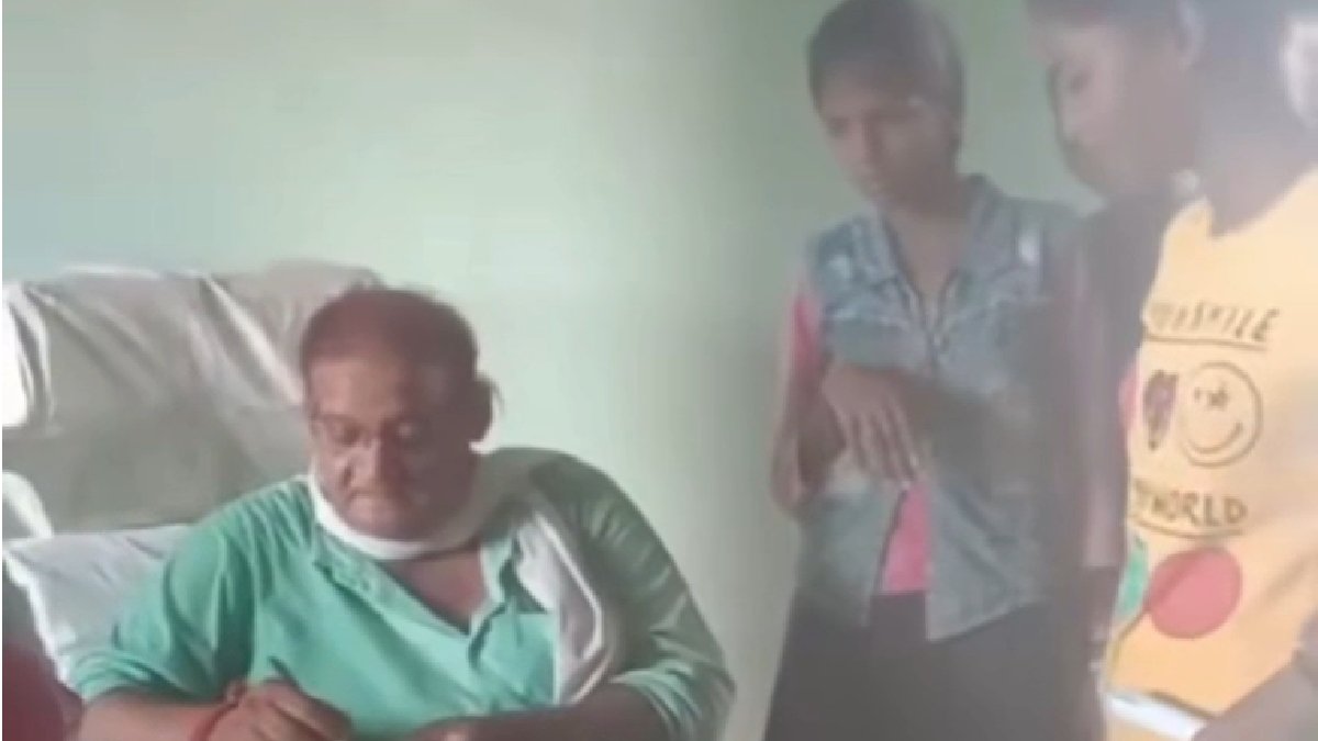 जमुई में छात्रों से वसूली का वीडियो वायरल, प्रभारी प्रधानाध्यापक पर गंभीर आरोप